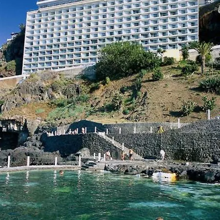 מלון Semiramis 5*