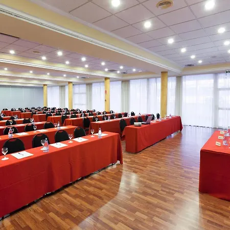 מלון Semiramis 5*